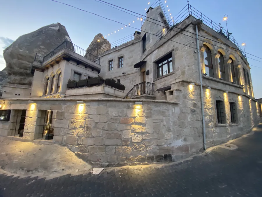 Divan Cave House
