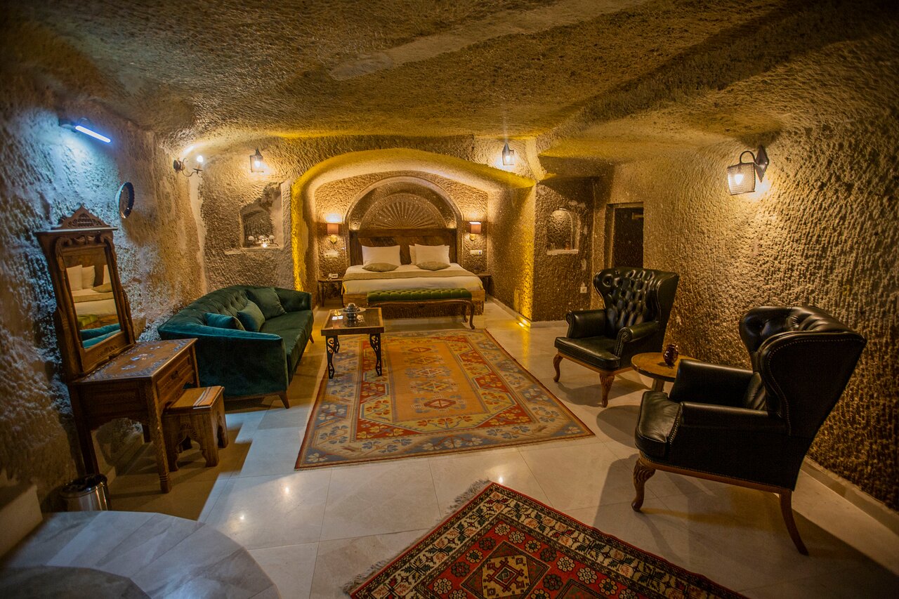 Divan Cave House
