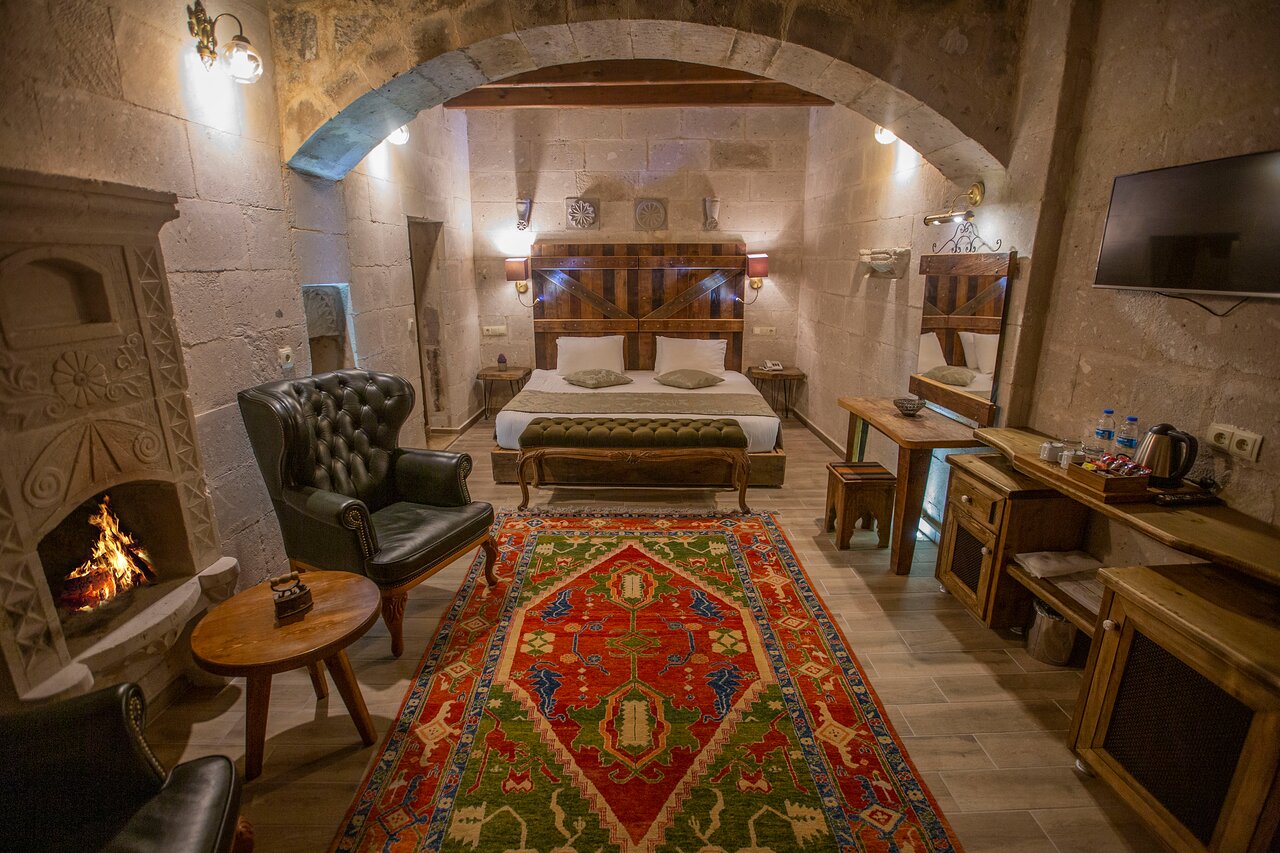 Divan Cave House