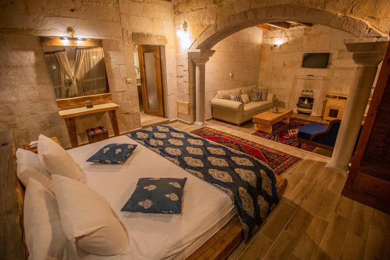 Divan Cave House