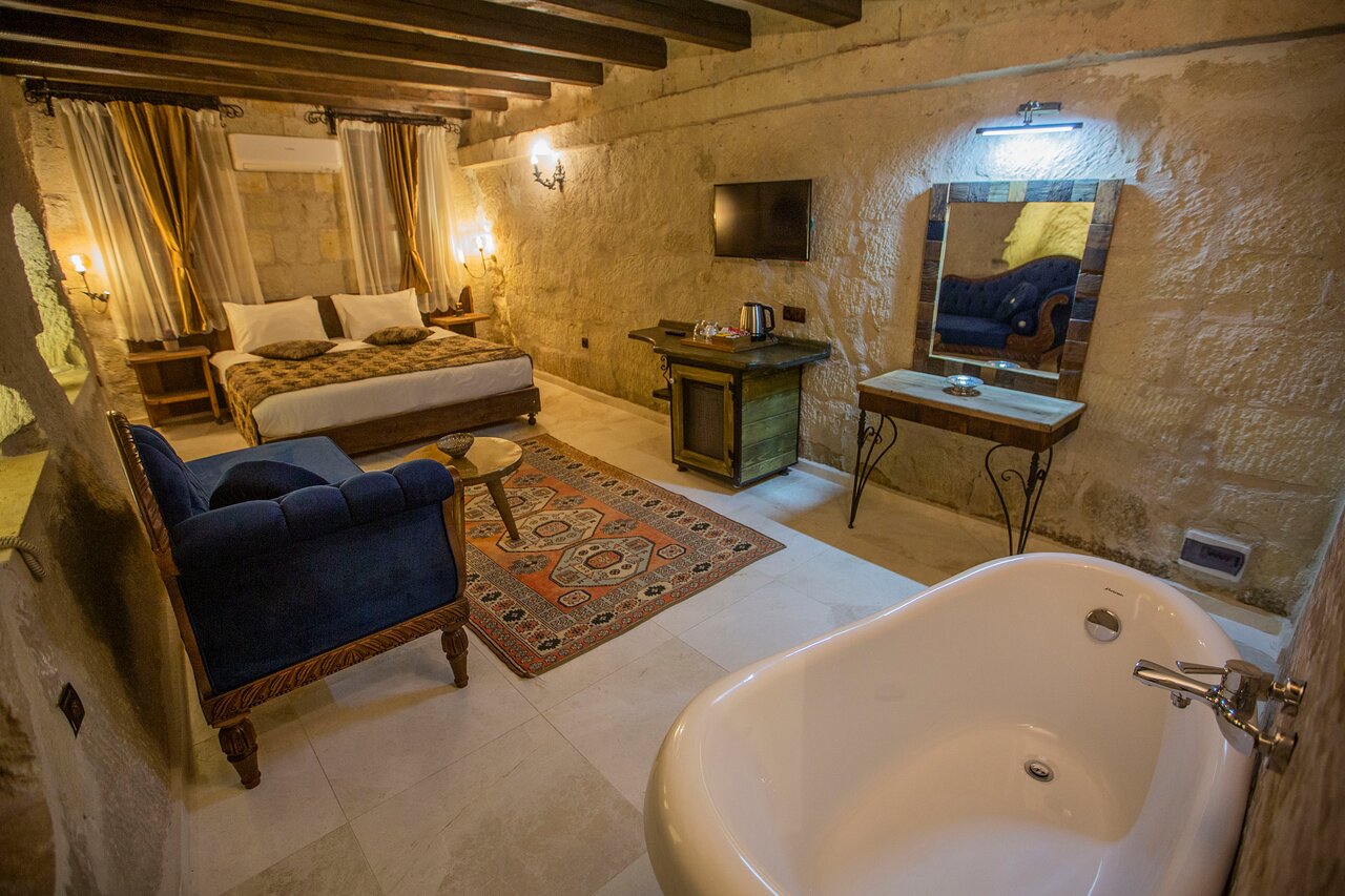 Divan Cave House