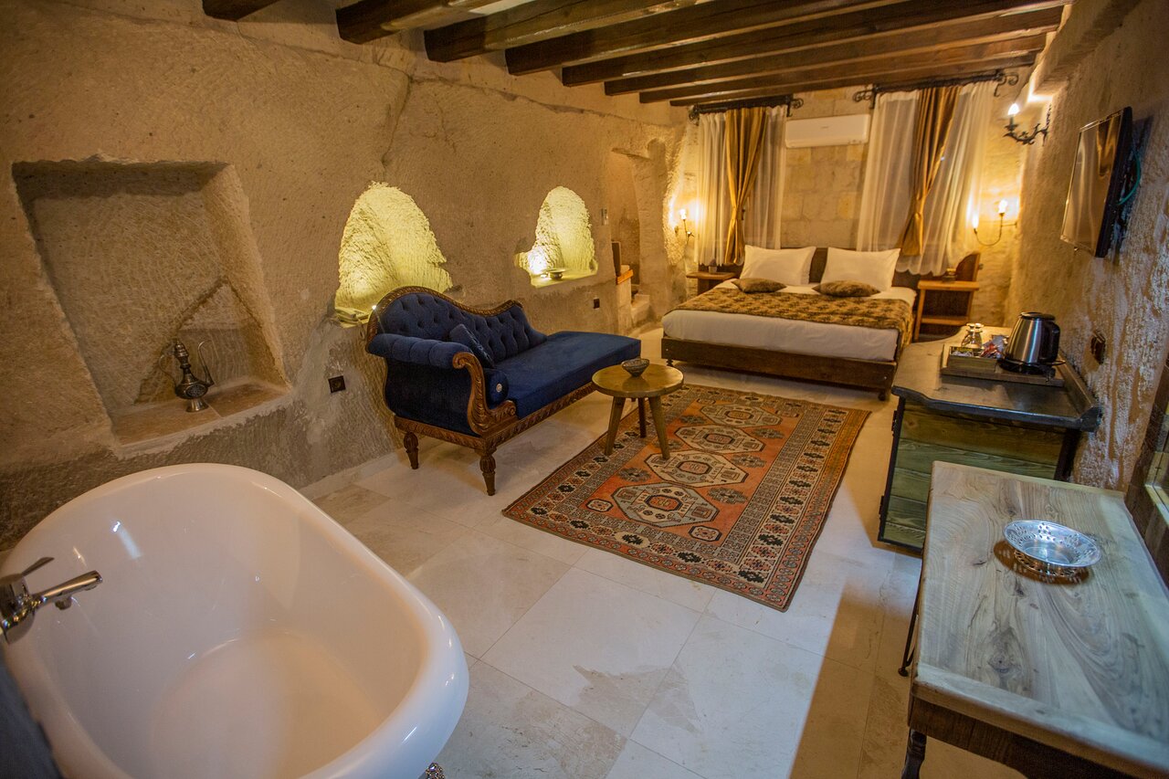 Divan Cave House