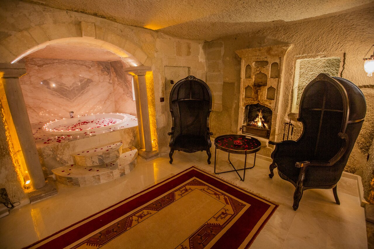 Divan Cave House