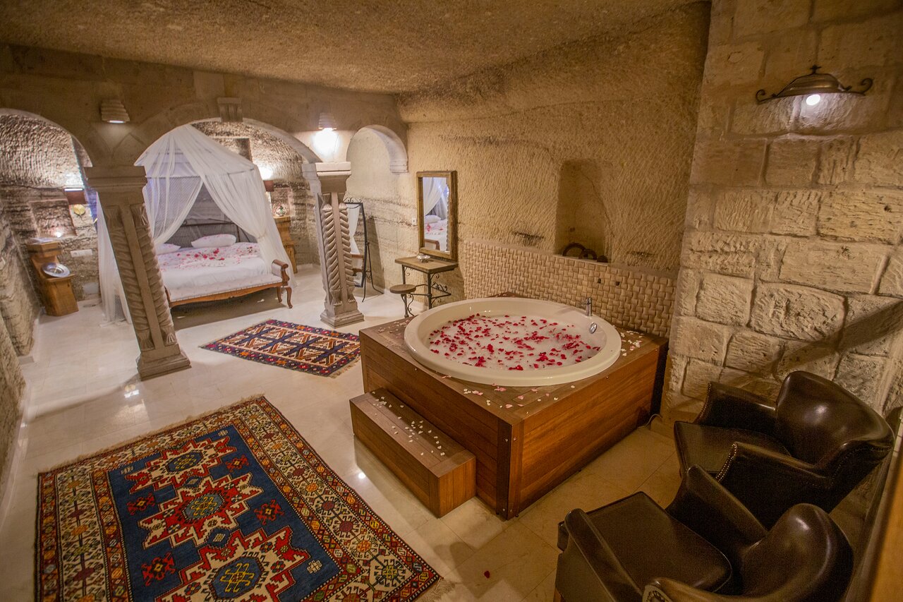 Divan Cave House
