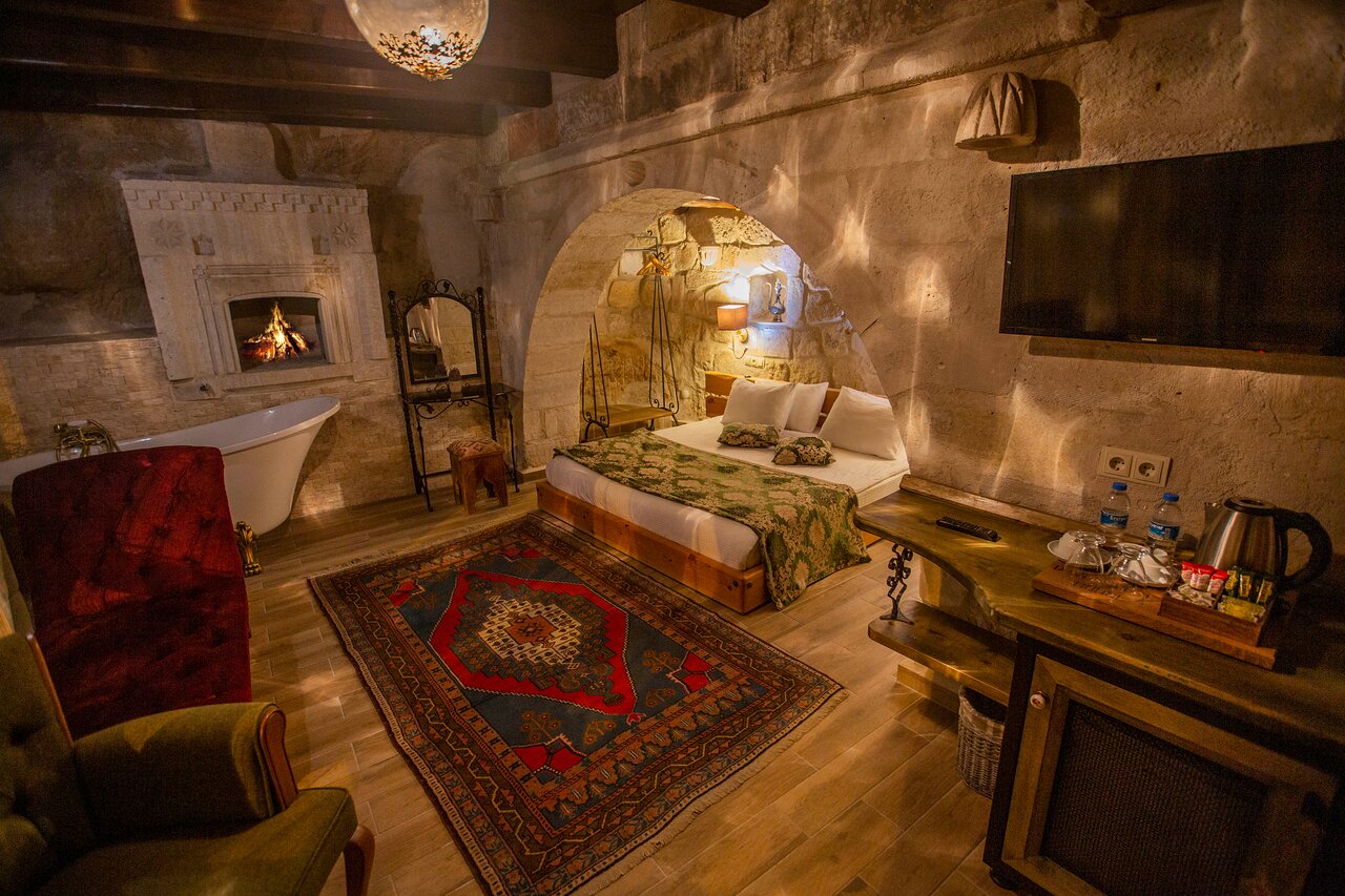 Divan Cave House