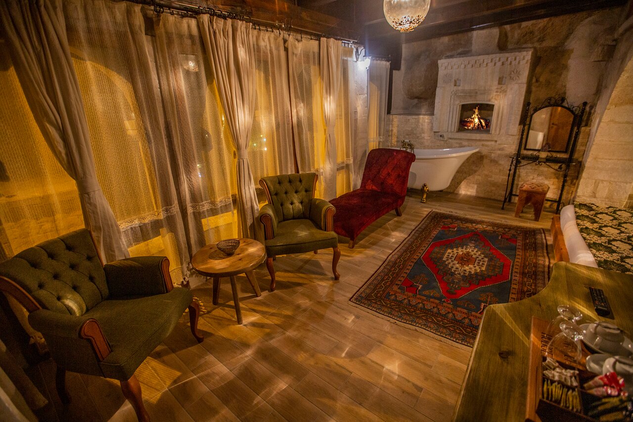 Divan Cave House