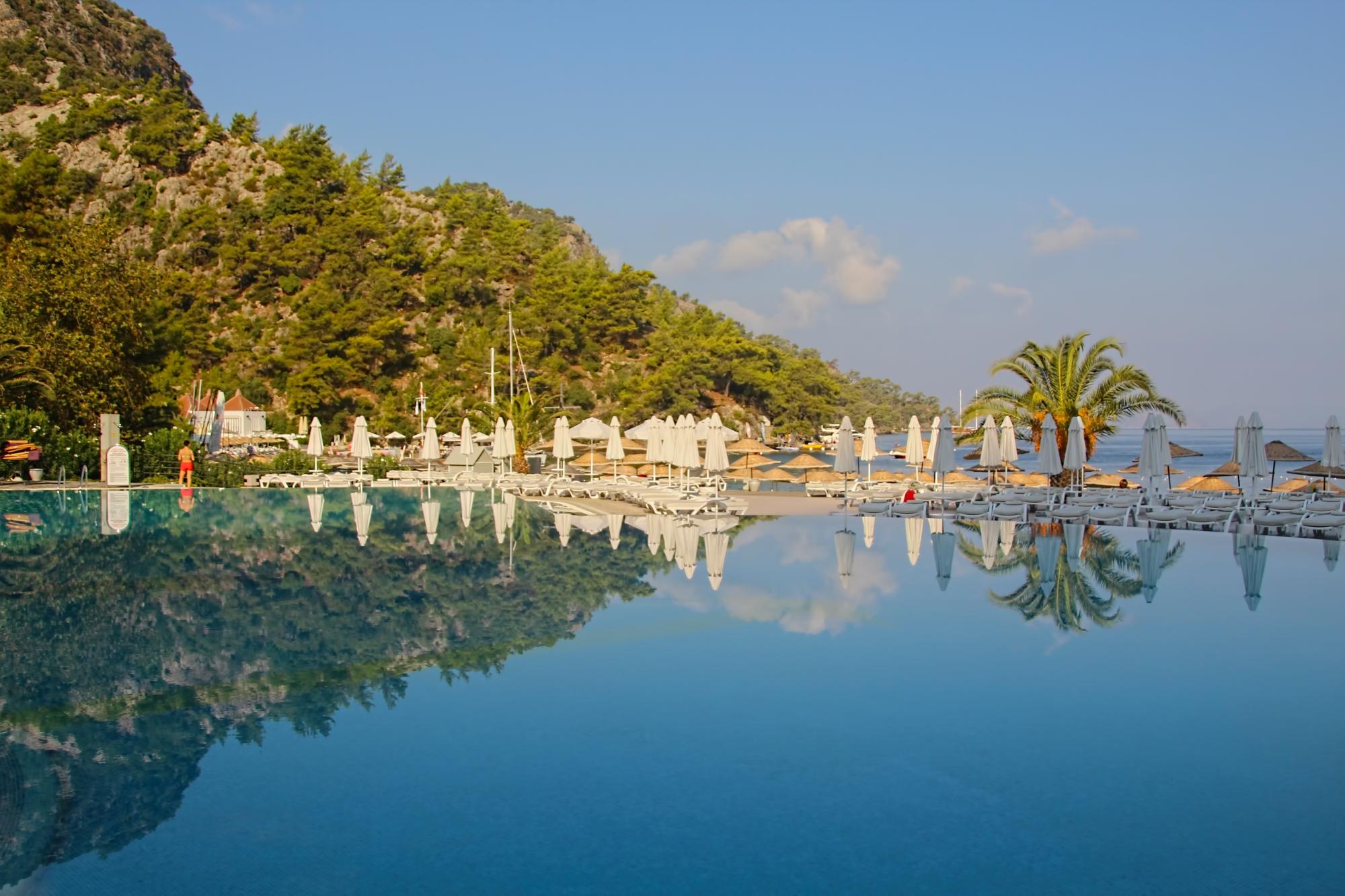 Hillside Beach Club