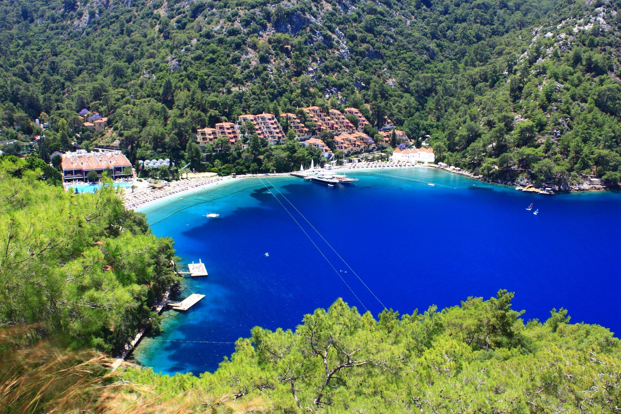 Hillside Beach Club