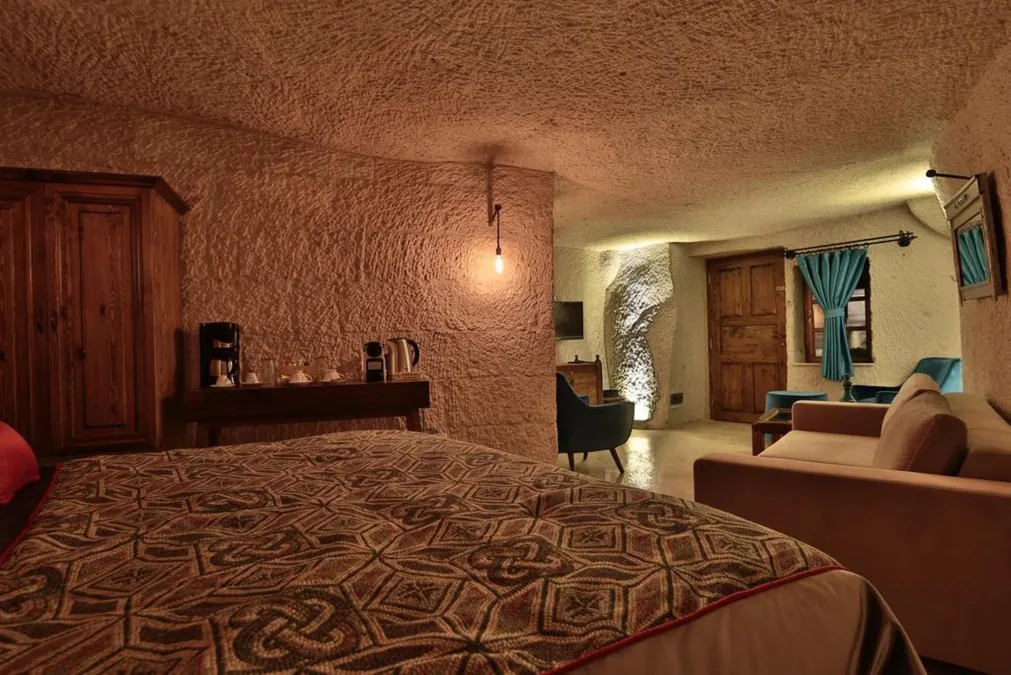 THE OWL CAVE HOUSE