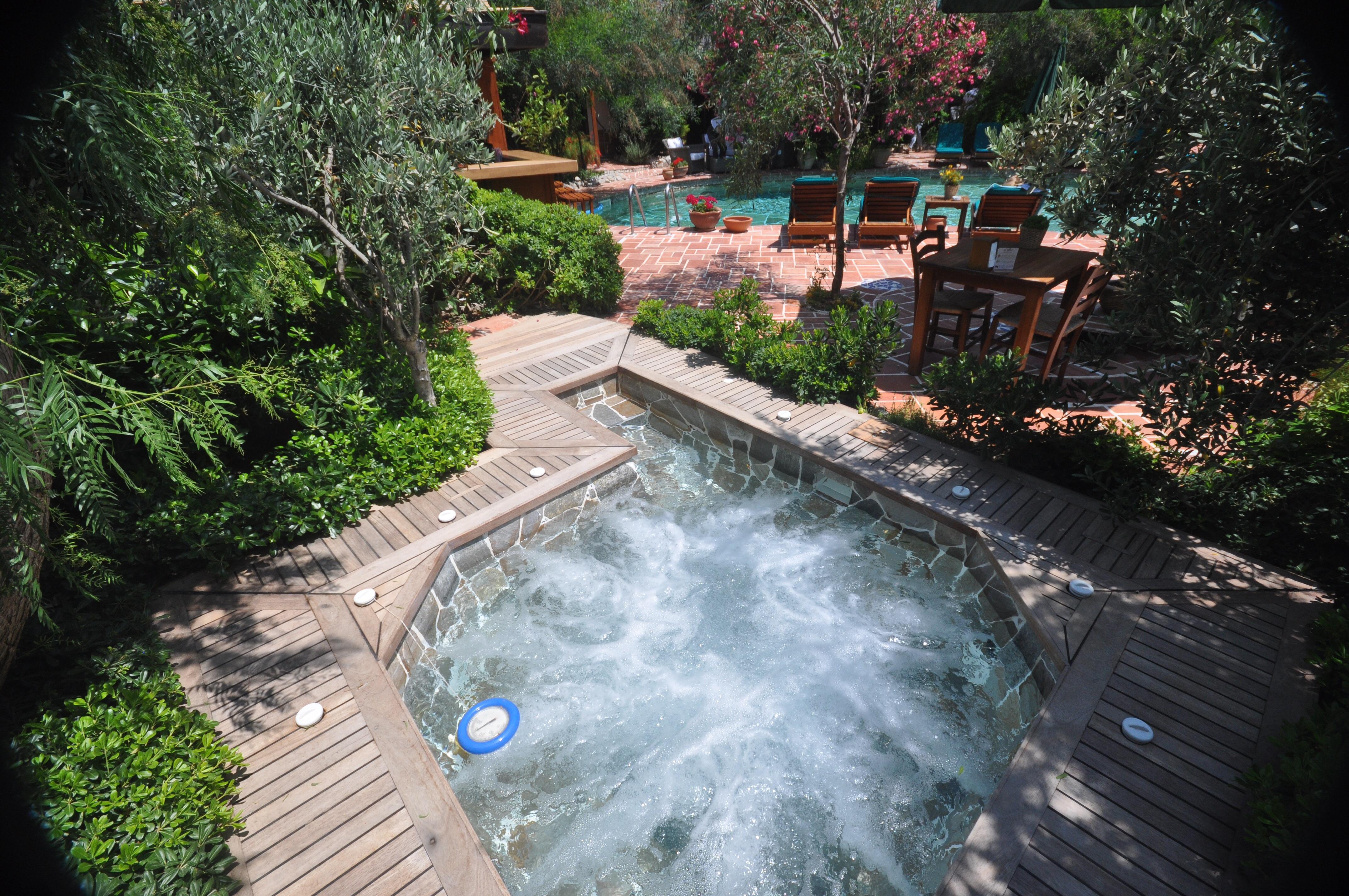 El Vino Hotel & Suites