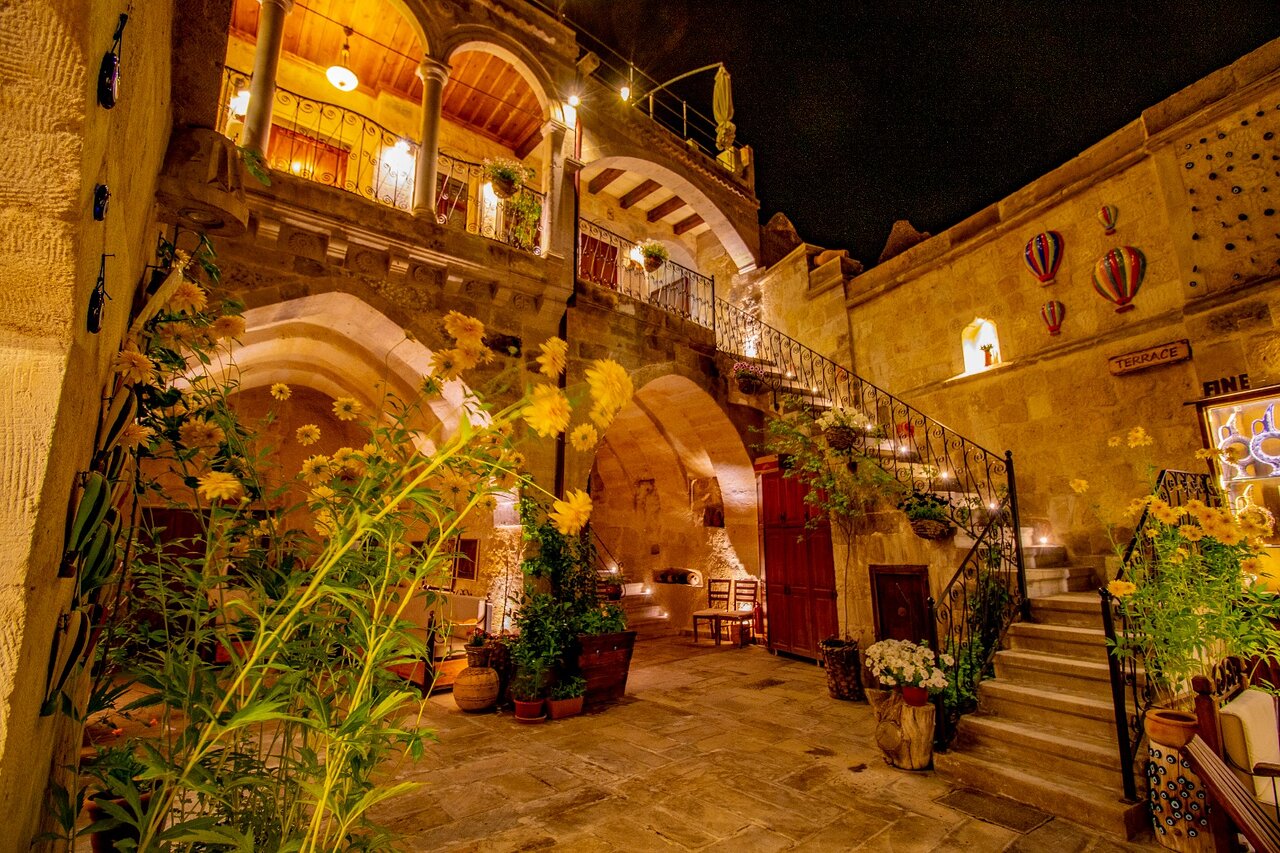 Aren Cave Hotel and Art Gallery