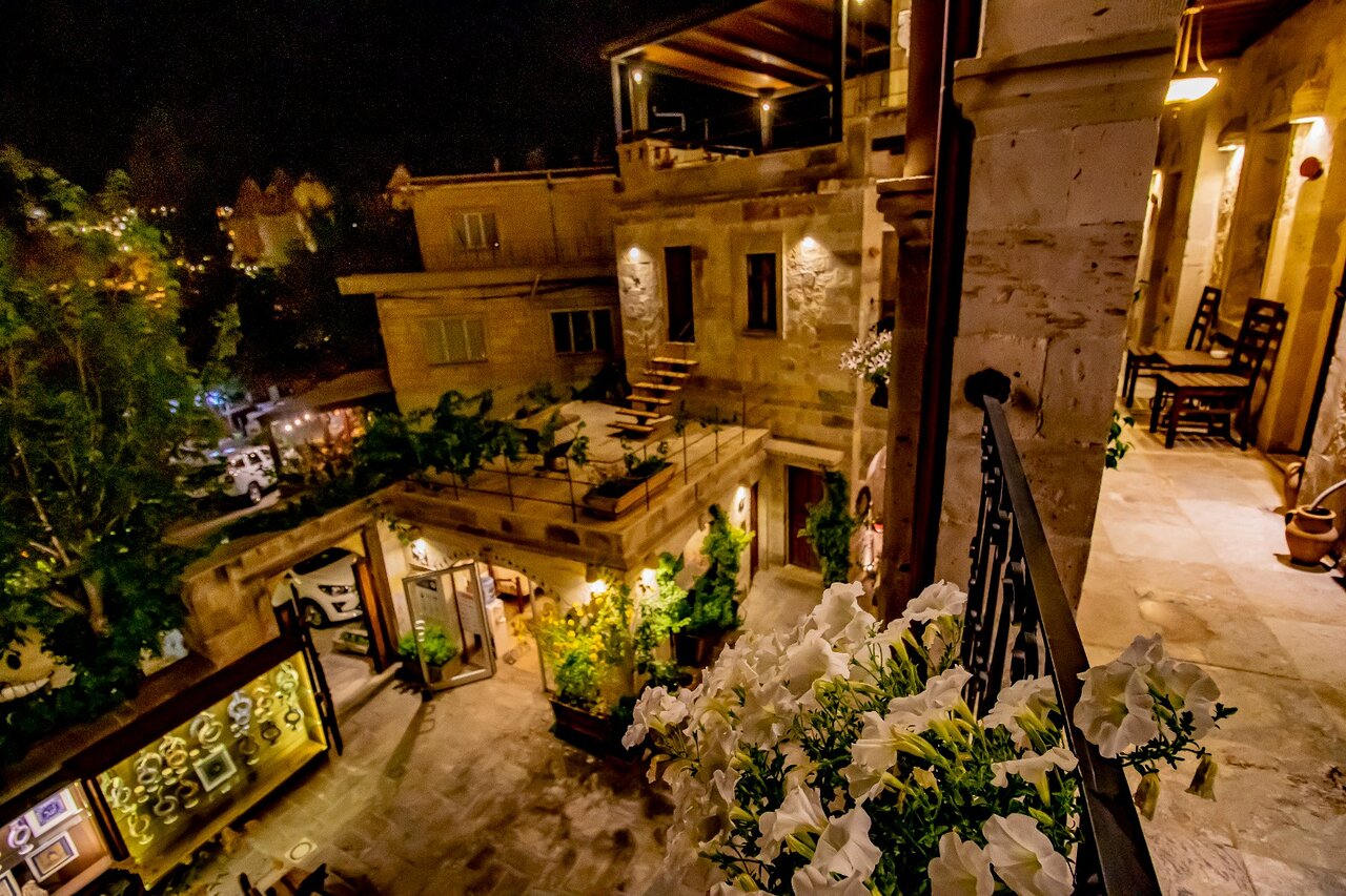 Aren Cave Hotel and Art Gallery