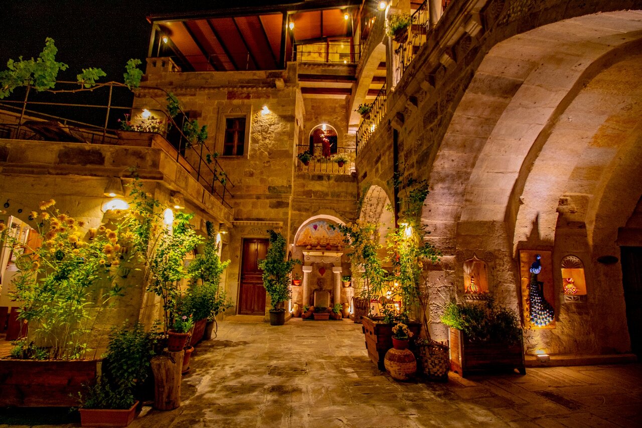 Aren Cave Hotel and Art Gallery