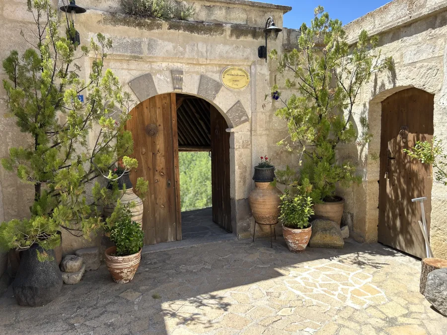 Potamia Cave Suites