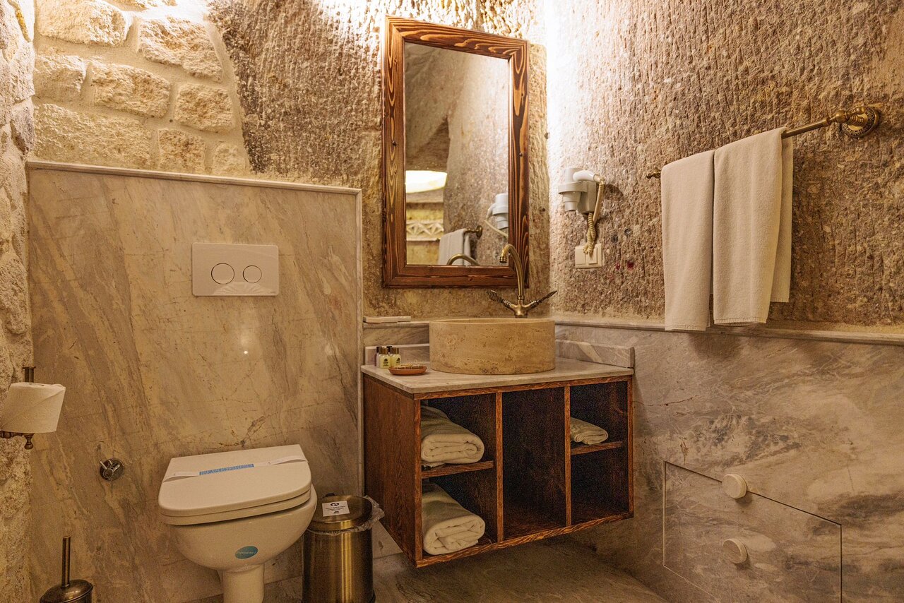 Canyon Cave Hotel
