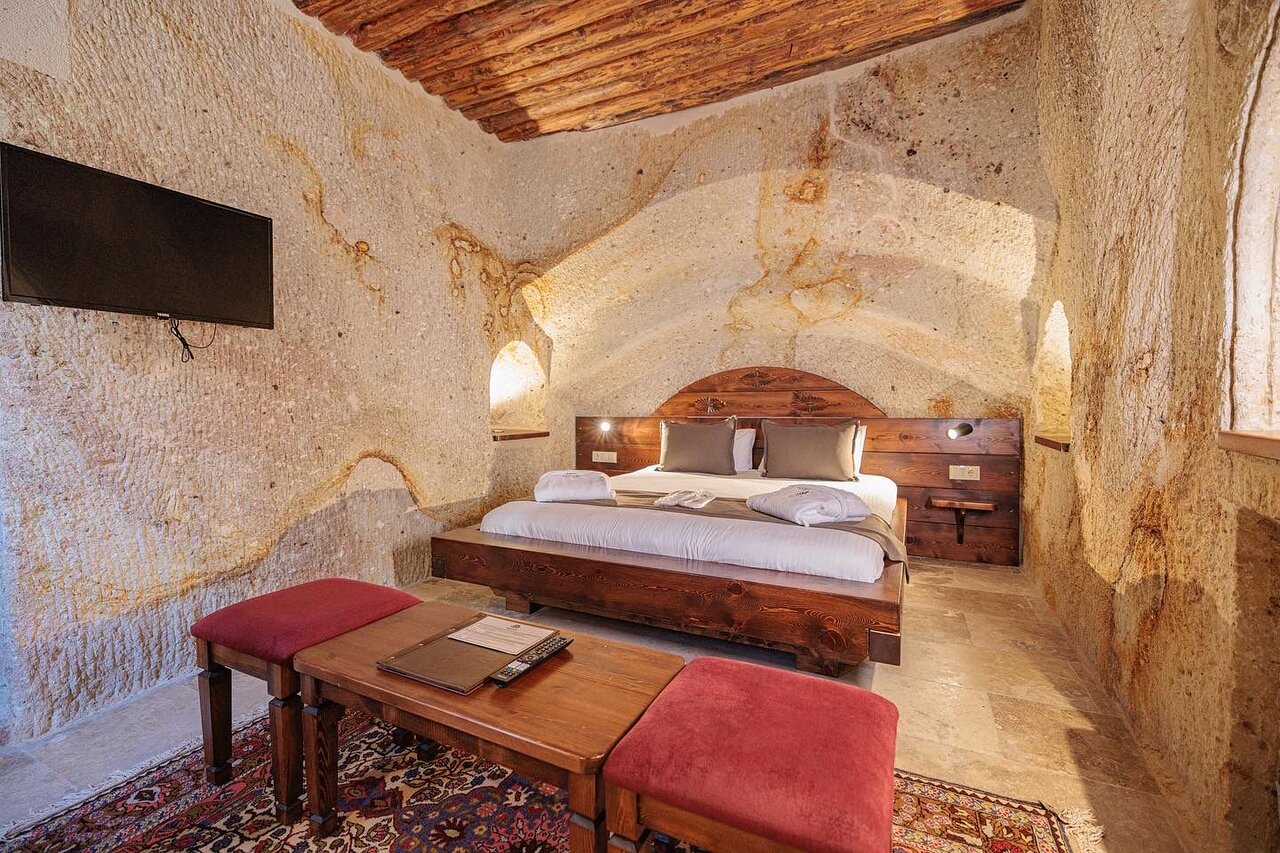 Canyon Cave Hotel