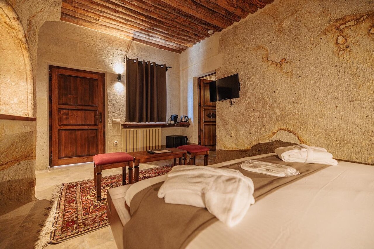 Canyon Cave Hotel