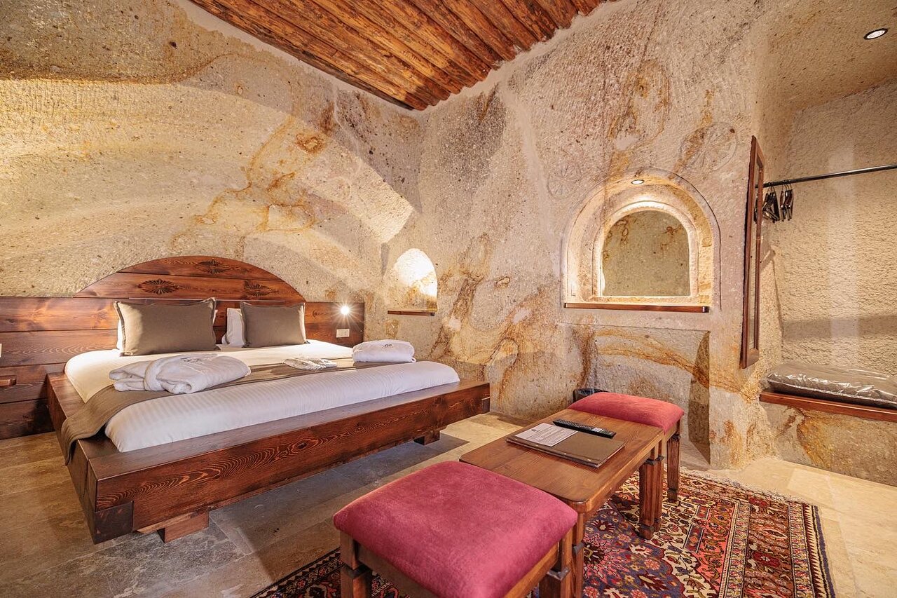 Canyon Cave Hotel