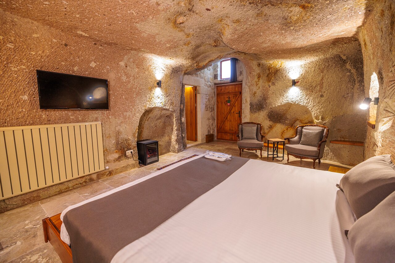Canyon Cave Hotel