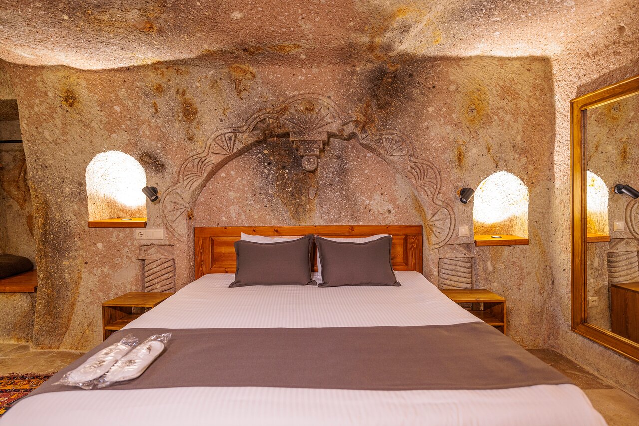Canyon Cave Hotel