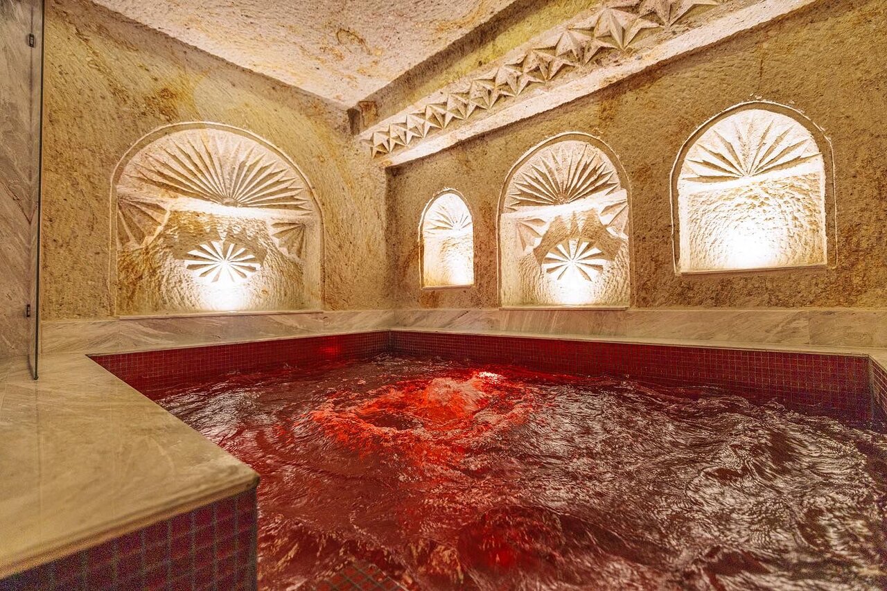 Canyon Cave Hotel
