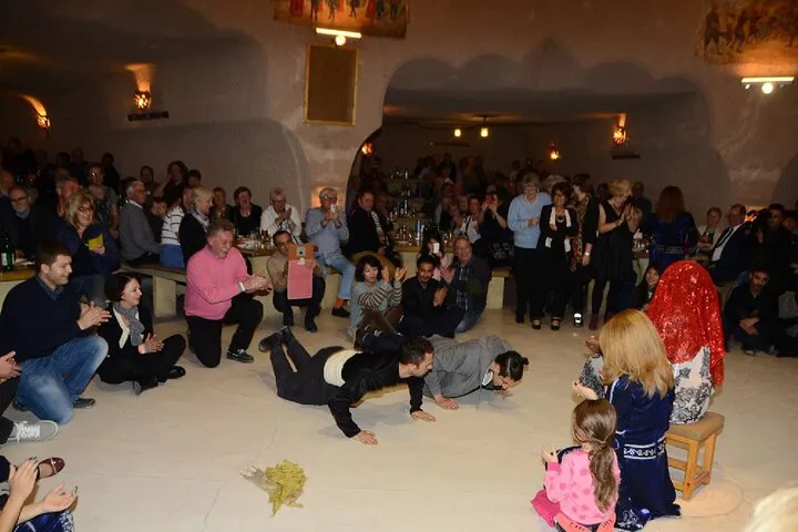 Soirée turque en Cappadoce avec dîner et boissons