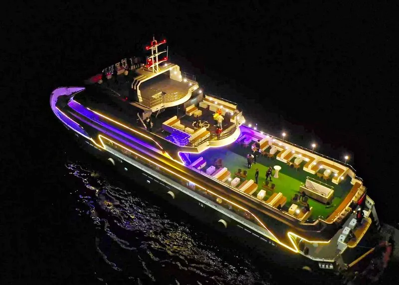 Boğazda Yemekli Tekne Turu, Gösteri ve Özel Masa
