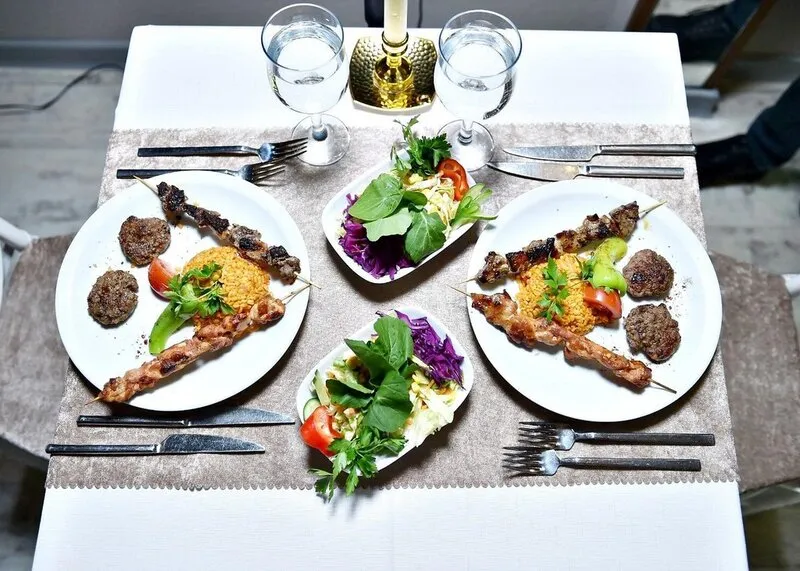 Boğazda Yemekli Tekne Turu, Gösteri ve Özel Masa
