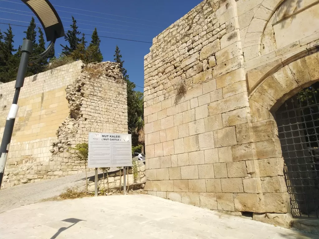 Mut Castle