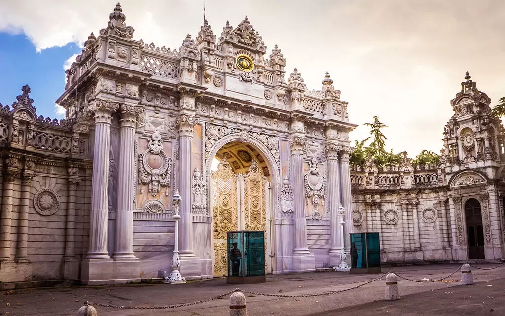Dolmabahçe Sarayı