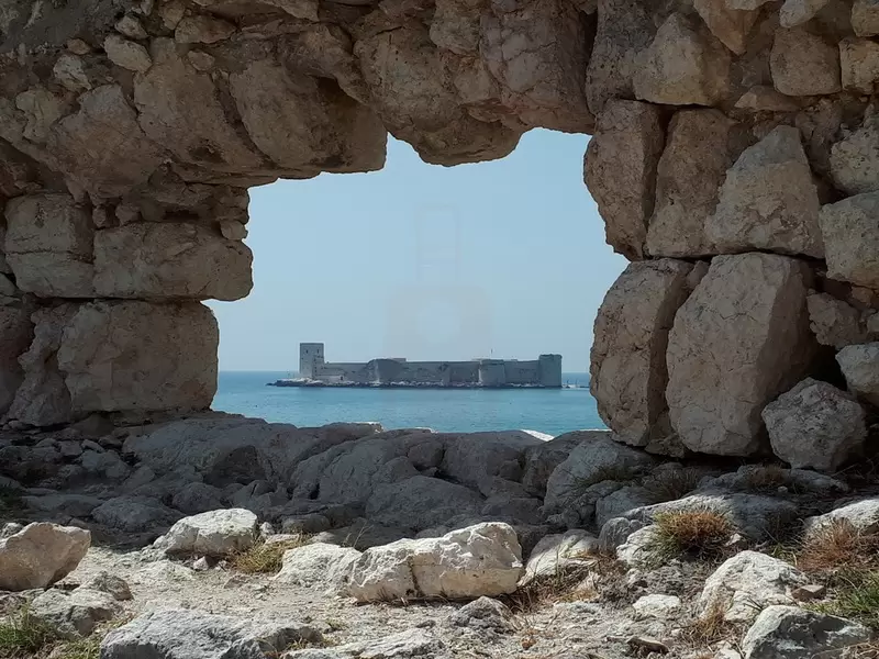 Kara Kalesi'ni keşfedin