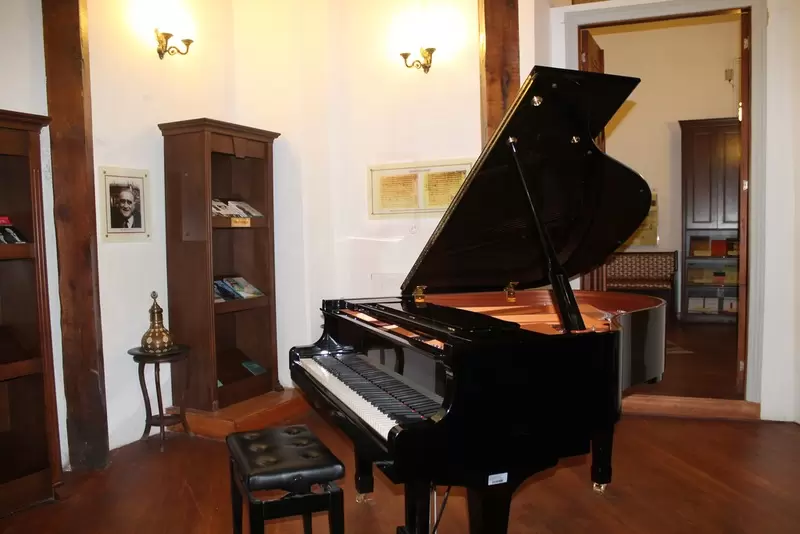 Entdecken Sie die Bibliothek des Ahmet Hamdi Tanpınar Literaturmuseums