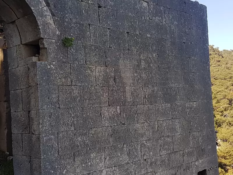 Scopri il castello di Kızlar