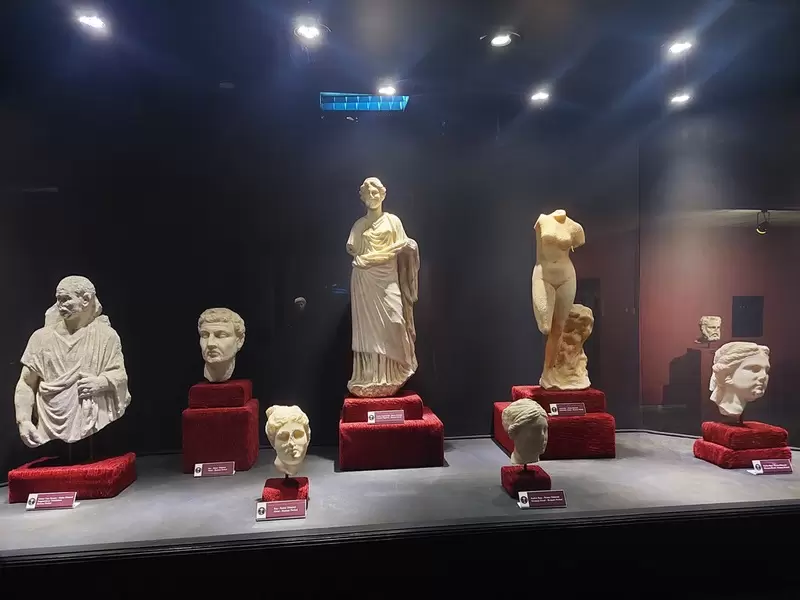 Откройте для себя Измирский археологический музей