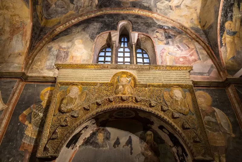 Откройте для себя церковь Хора