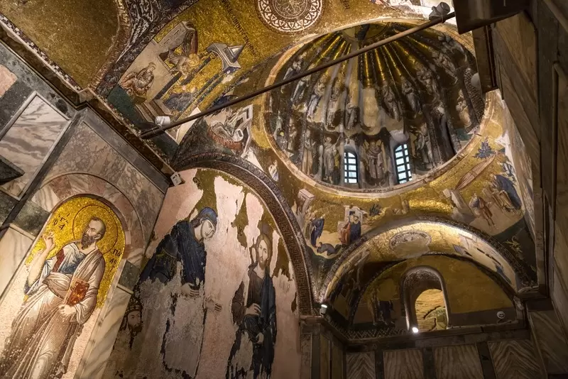 Откройте для себя церковь Хора