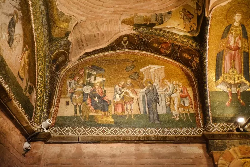 Откройте для себя церковь Хора