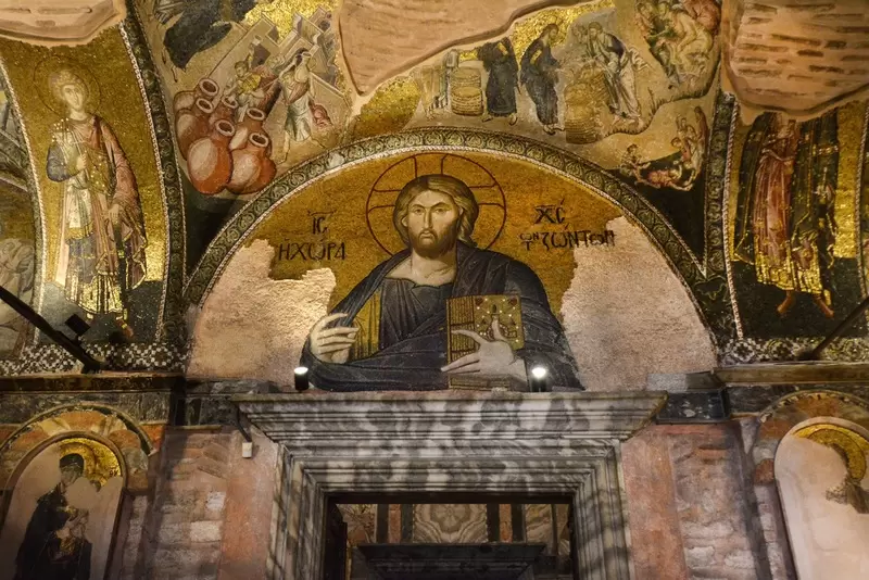 Откройте для себя церковь Хора