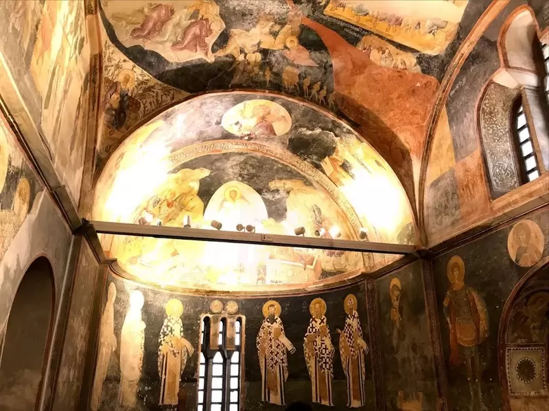 Откройте для себя церковь Хора