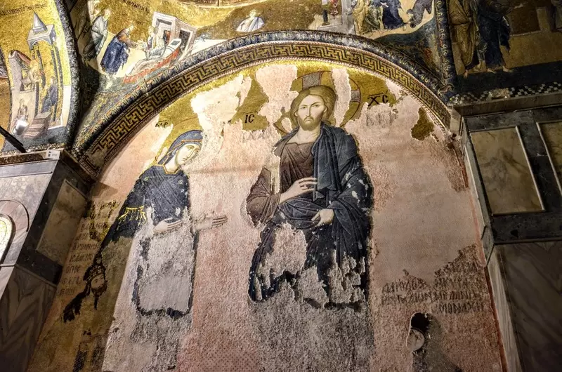 Откройте для себя церковь Хора