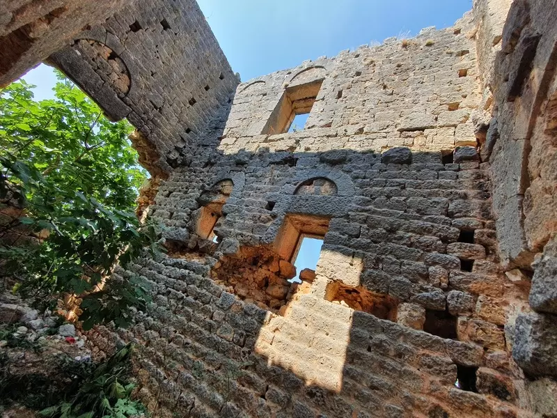 Ruines de Küstülü-Üçayak