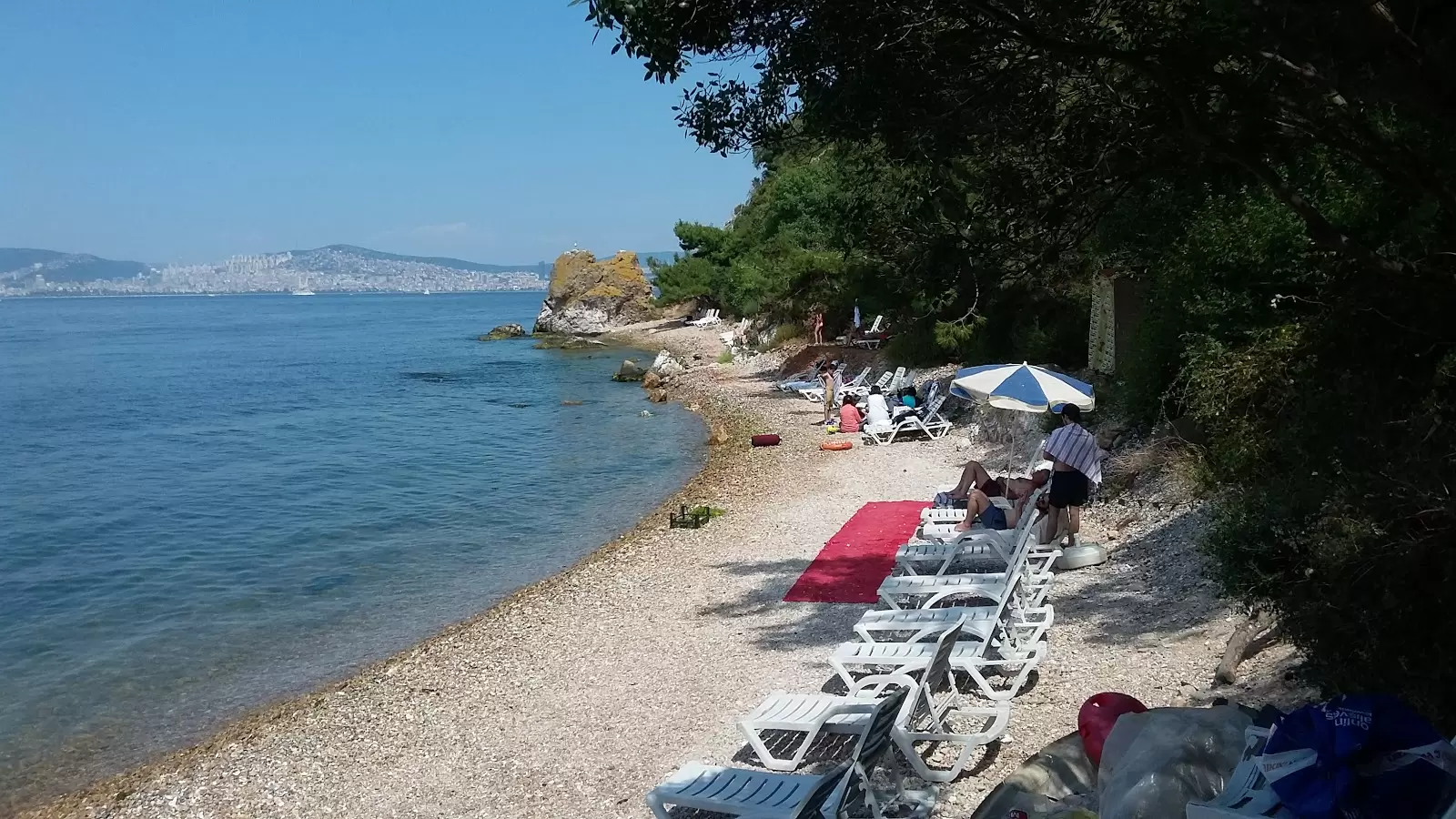 Burgazada Düşler Plajı, Plaj ve Kamp Alanı