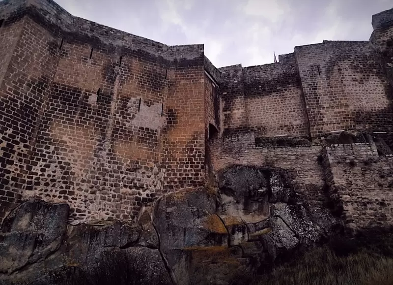 اكتشف قلعة بيرتيك