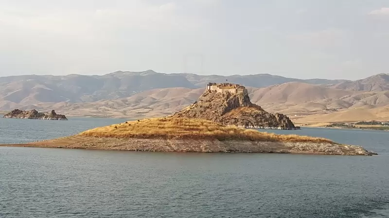 اكتشف قلعة بيرتيك