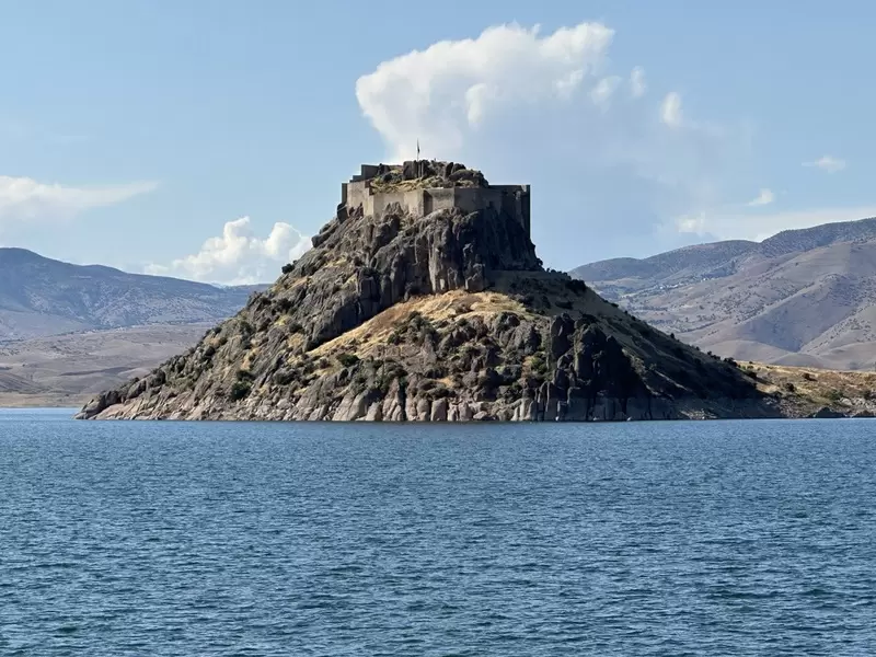 اكتشف قلعة بيرتيك