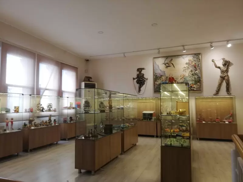 Откройте для себя Измирский музей игрушек