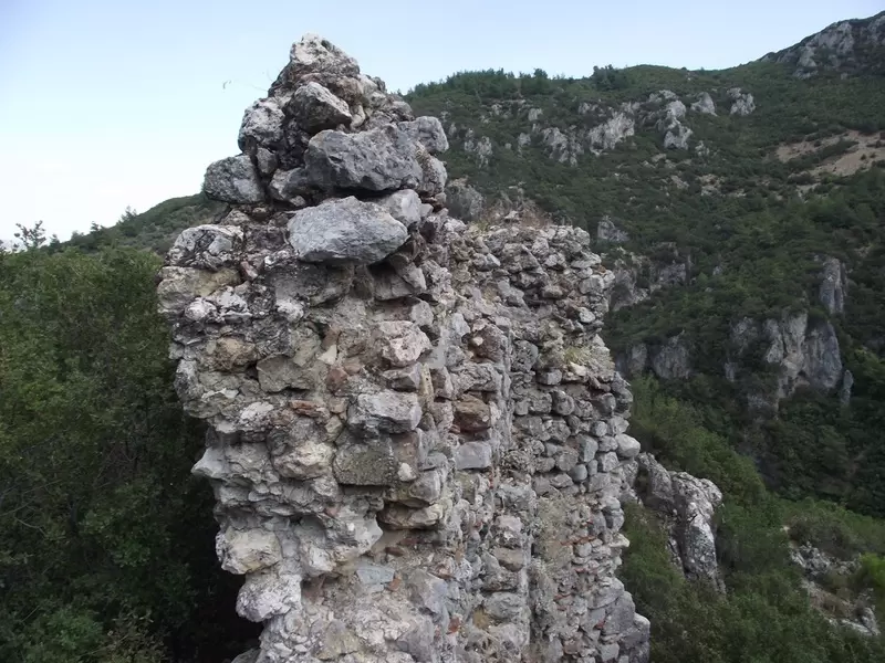 Откройте для себя замок Ниф