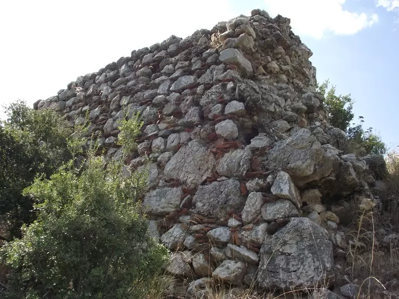 Откройте для себя замок Ниф