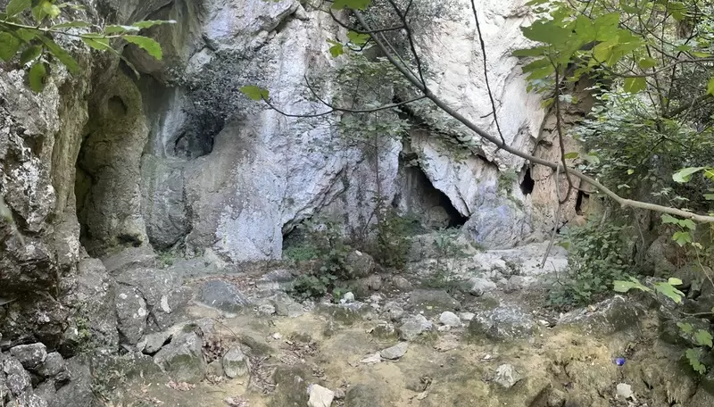 Пещера Айини