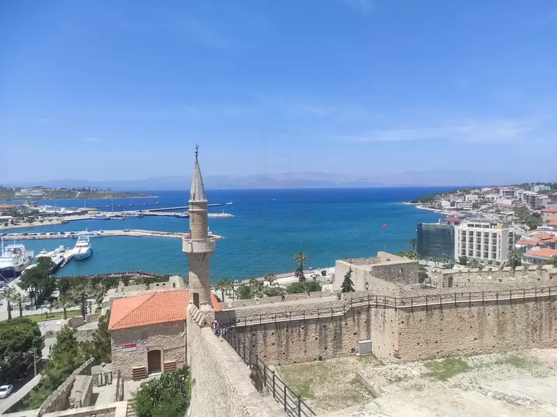 チェシュメ城を発見する